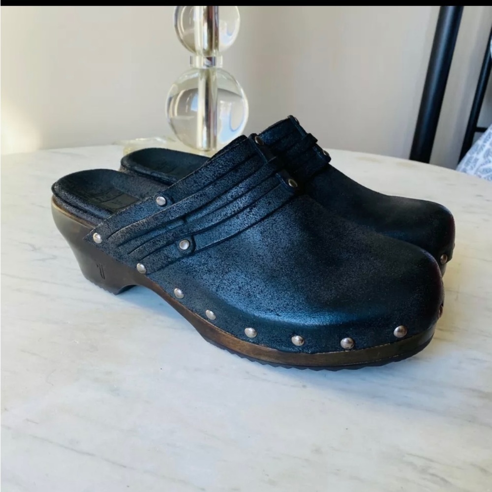 𝅺FRYE black mules slip on shoes sz 7M